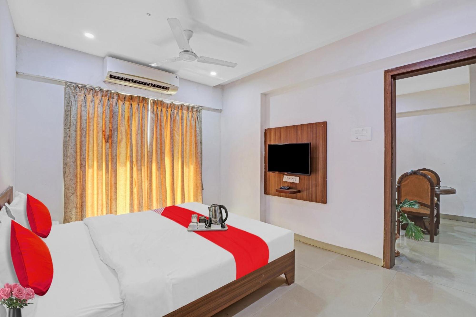 Oyo Flagship Hotel Residency 锡尔瓦萨 外观 照片