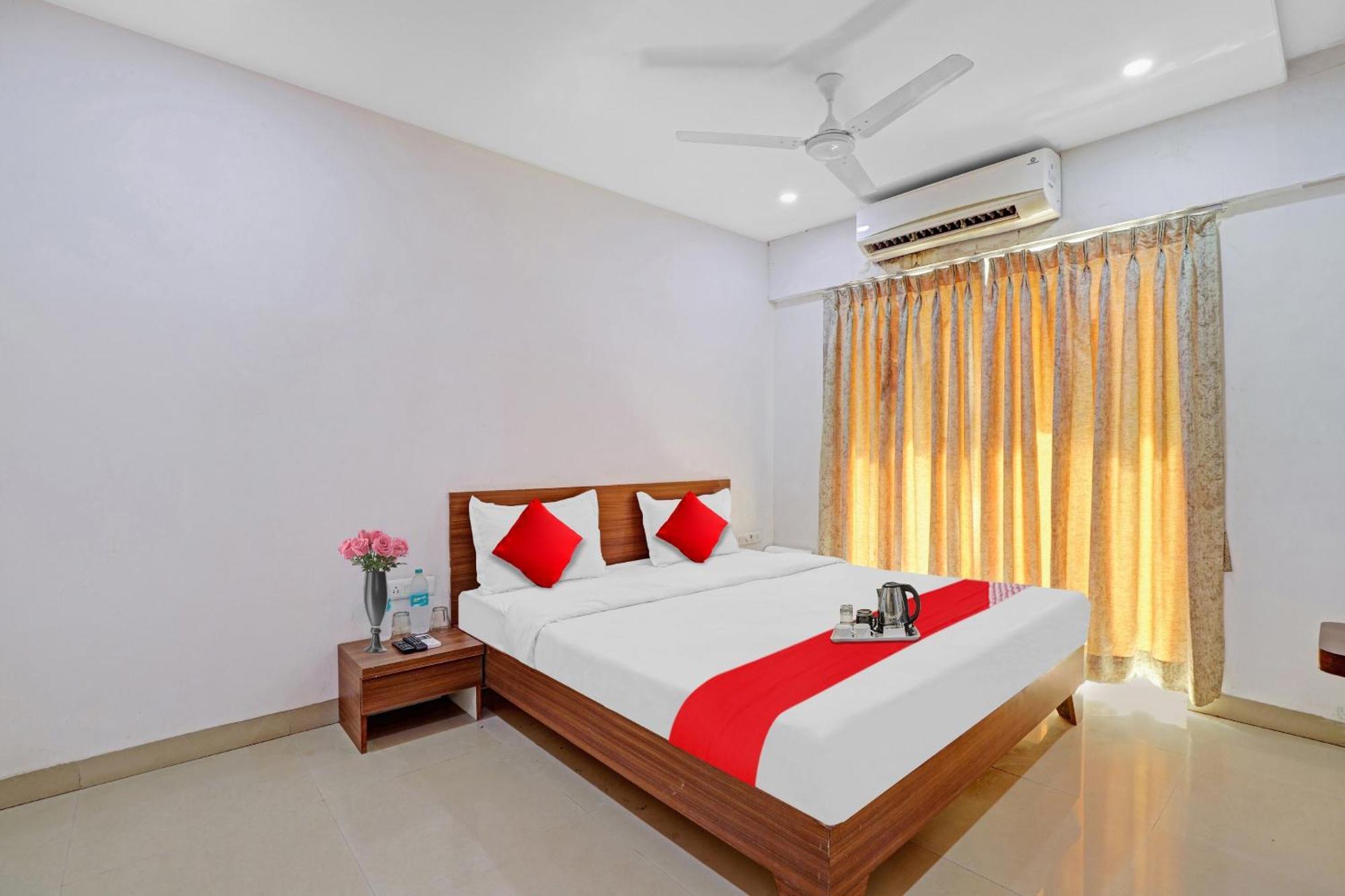 Oyo Flagship Hotel Residency 锡尔瓦萨 外观 照片