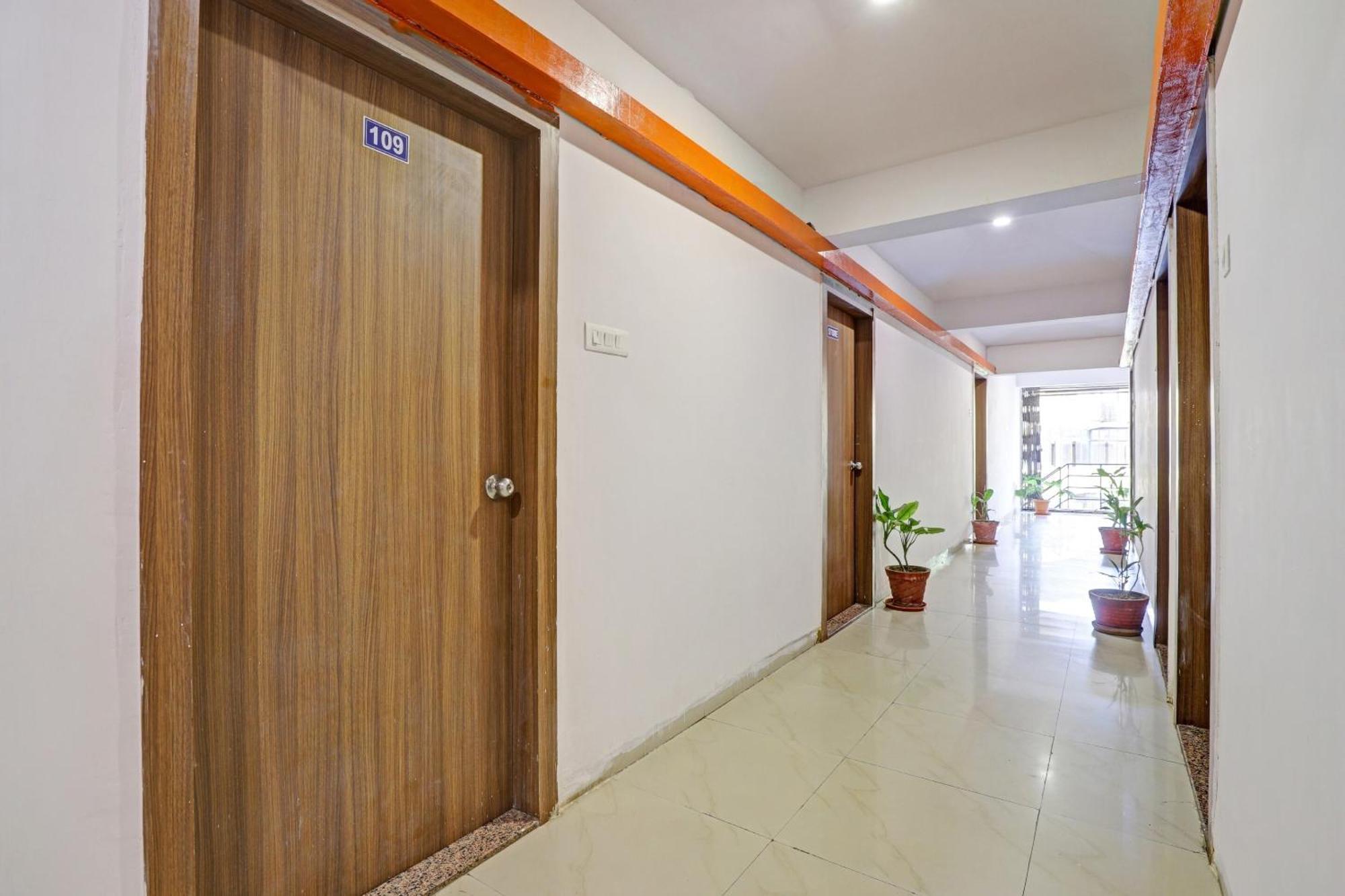 Oyo Flagship Hotel Residency 锡尔瓦萨 外观 照片