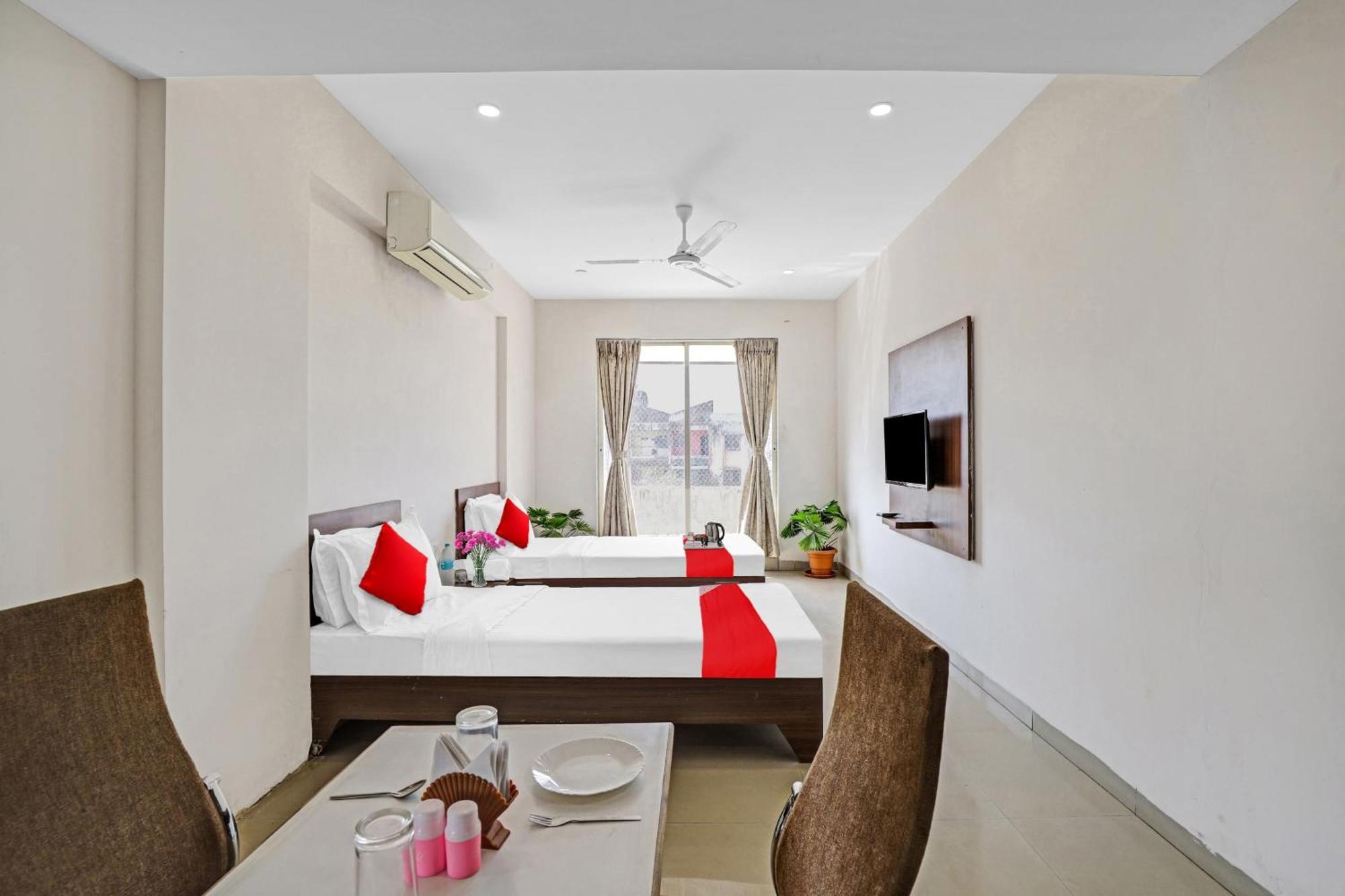 Oyo Flagship Hotel Residency 锡尔瓦萨 外观 照片
