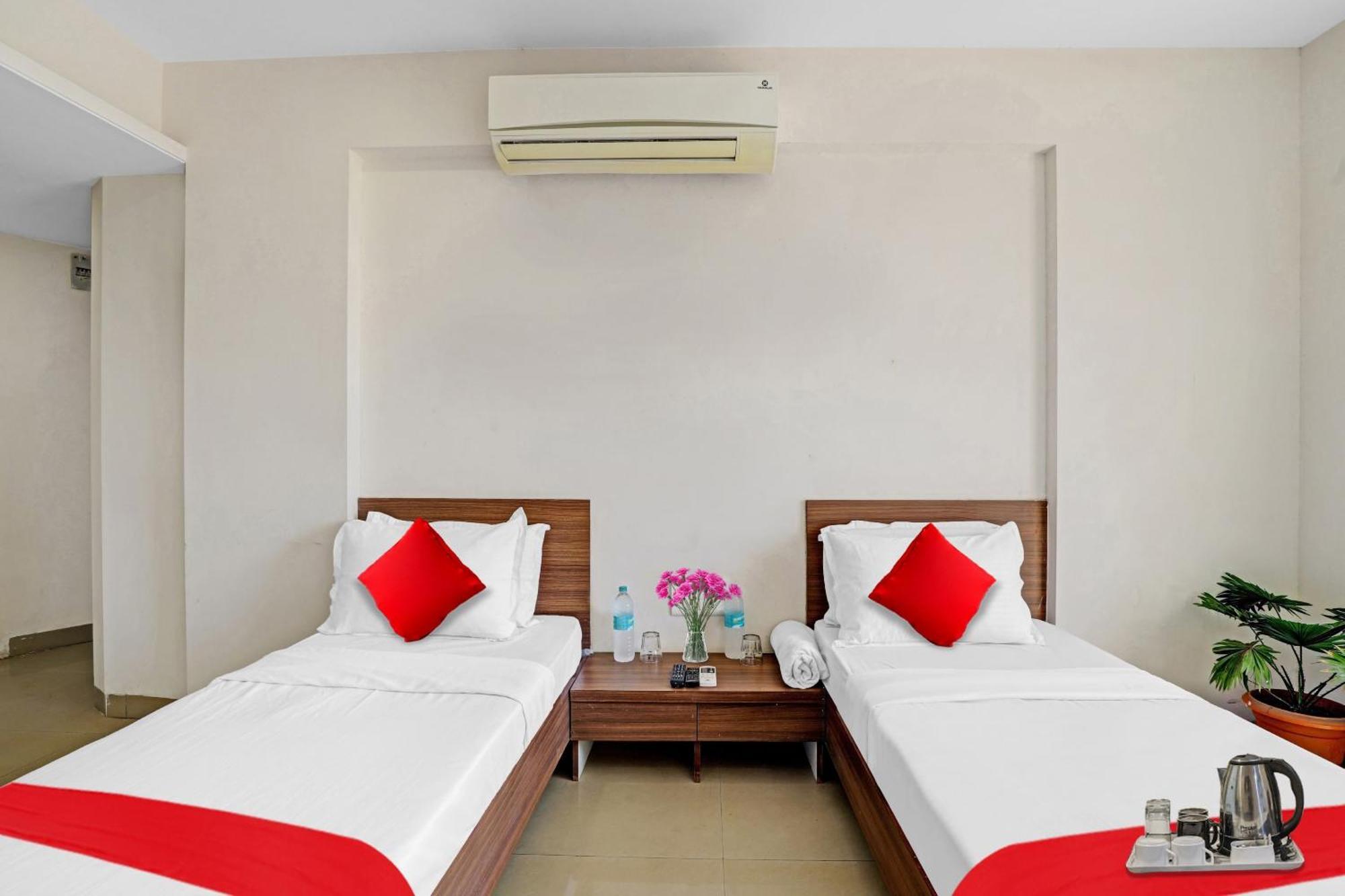 Oyo Flagship Hotel Residency 锡尔瓦萨 外观 照片