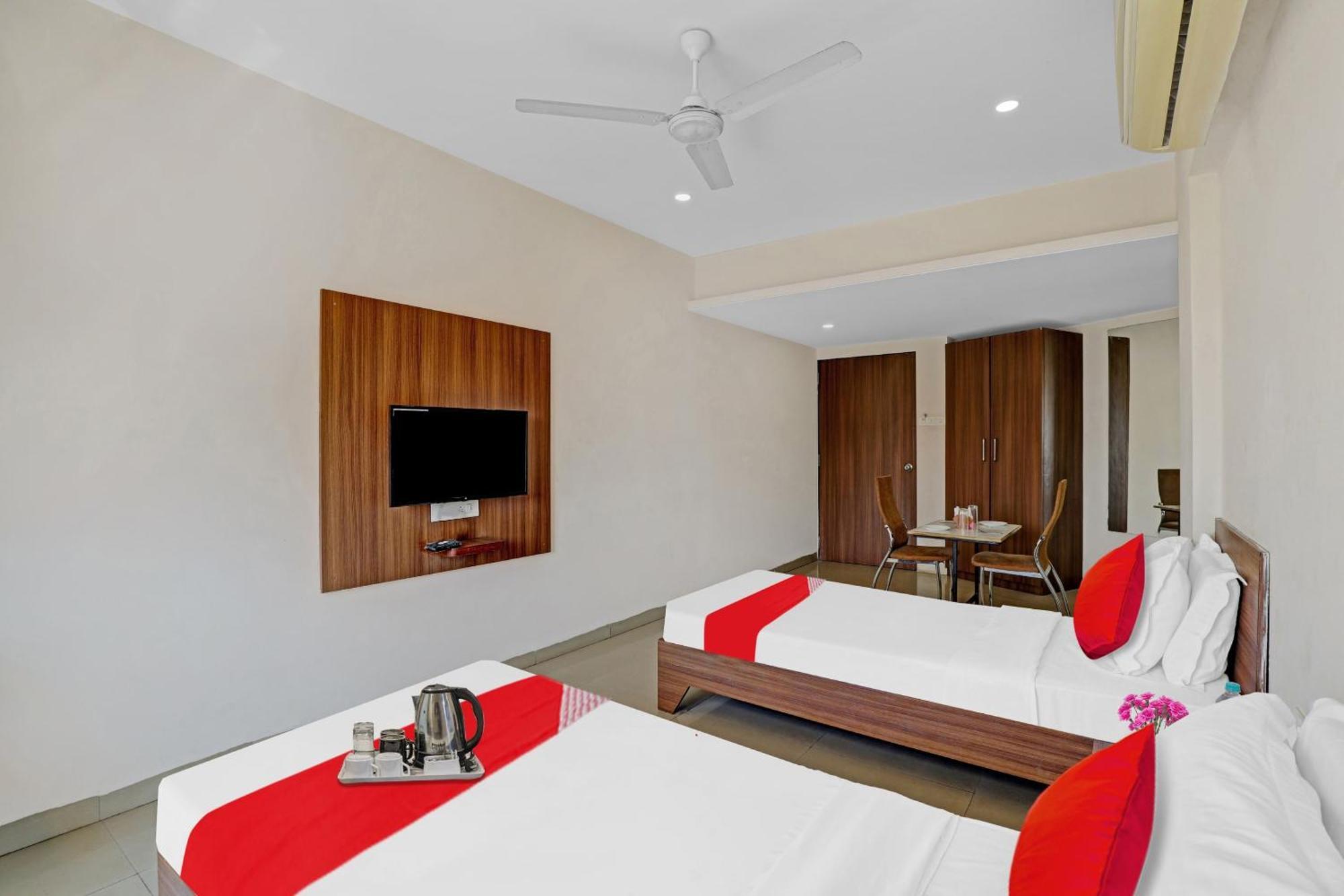 Oyo Flagship Hotel Residency 锡尔瓦萨 外观 照片