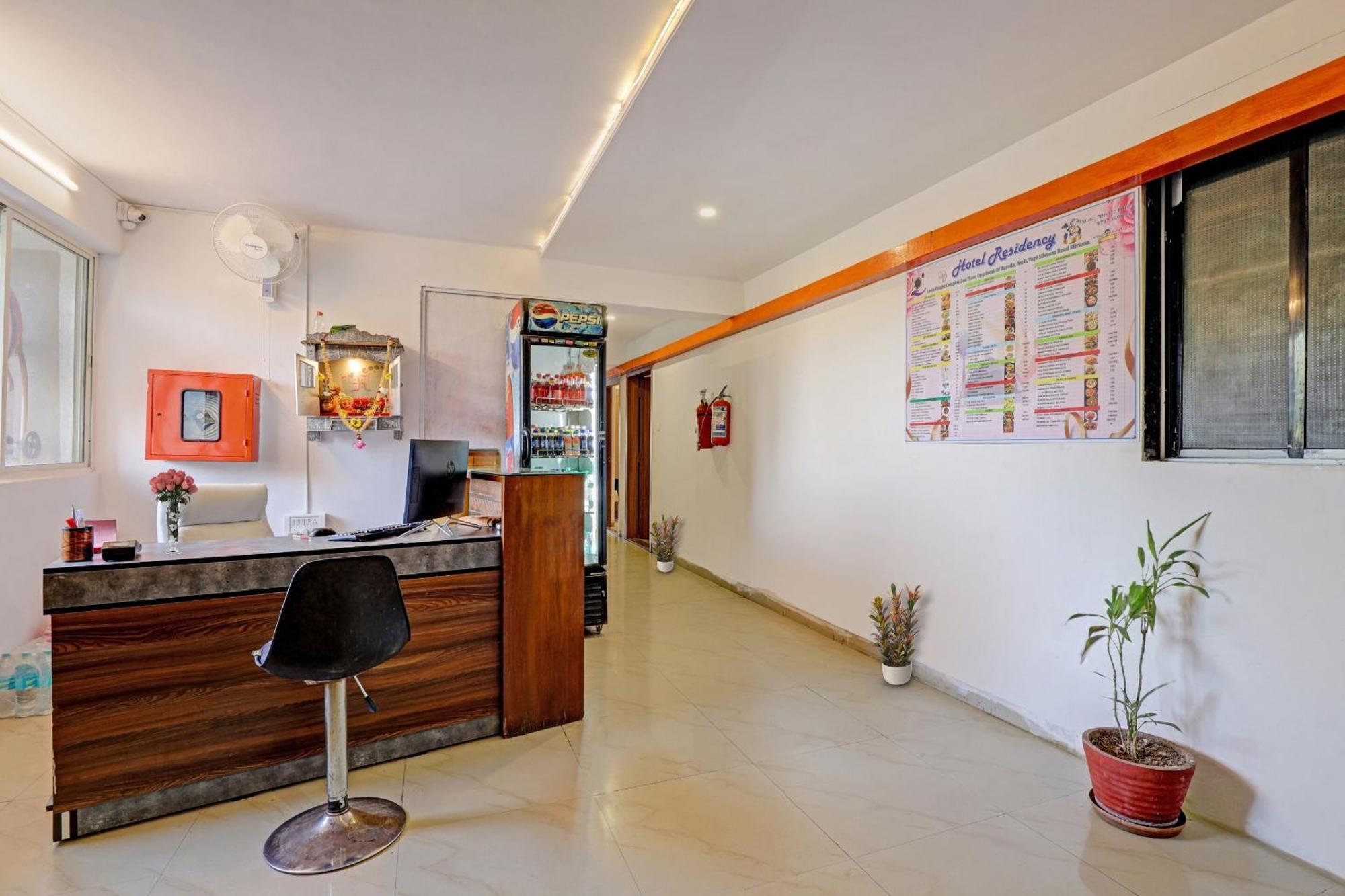 Oyo Flagship Hotel Residency 锡尔瓦萨 外观 照片